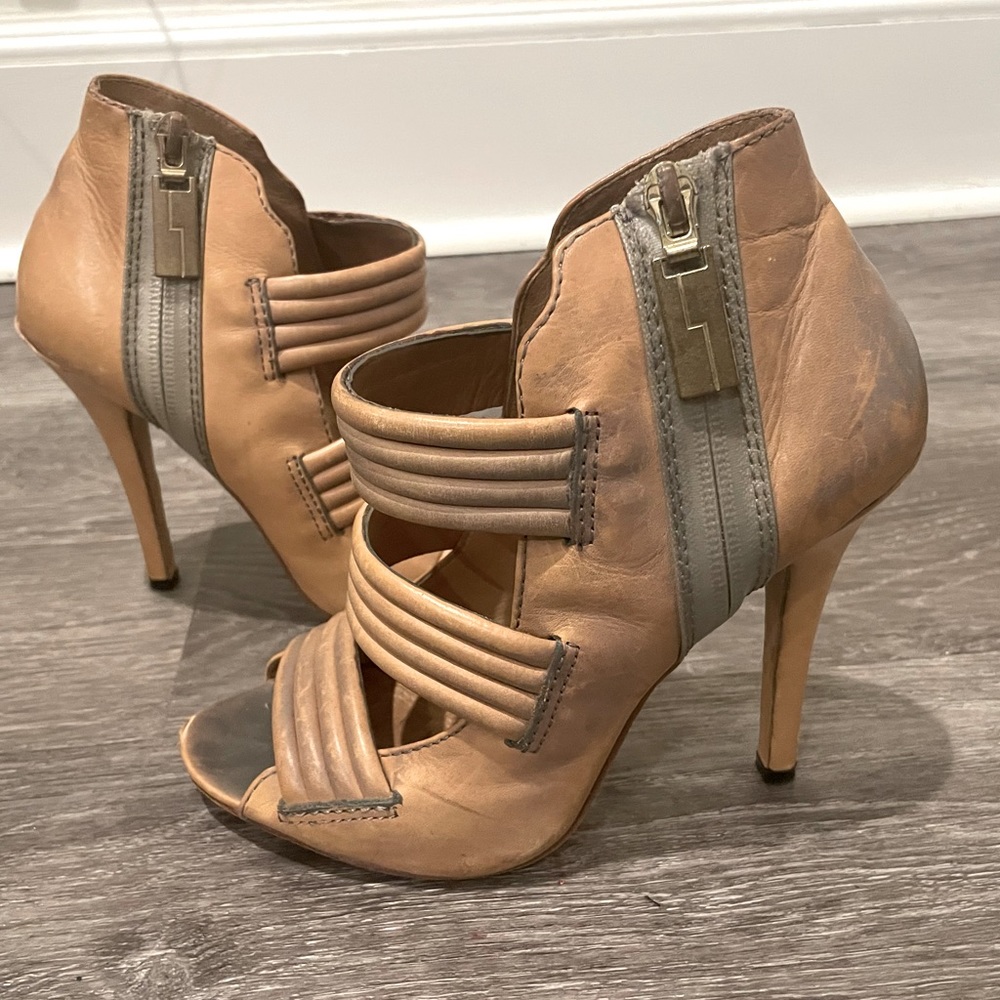 Women| L.A.M.B. Gwen Stefani High Heel Sandals